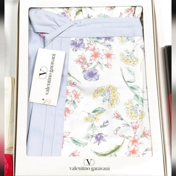 Valentino Garavani Accessories - Valentino Garavani Apron NWT Rare Floral Cotton Luxury Gift O/S W/Box W/Pockets